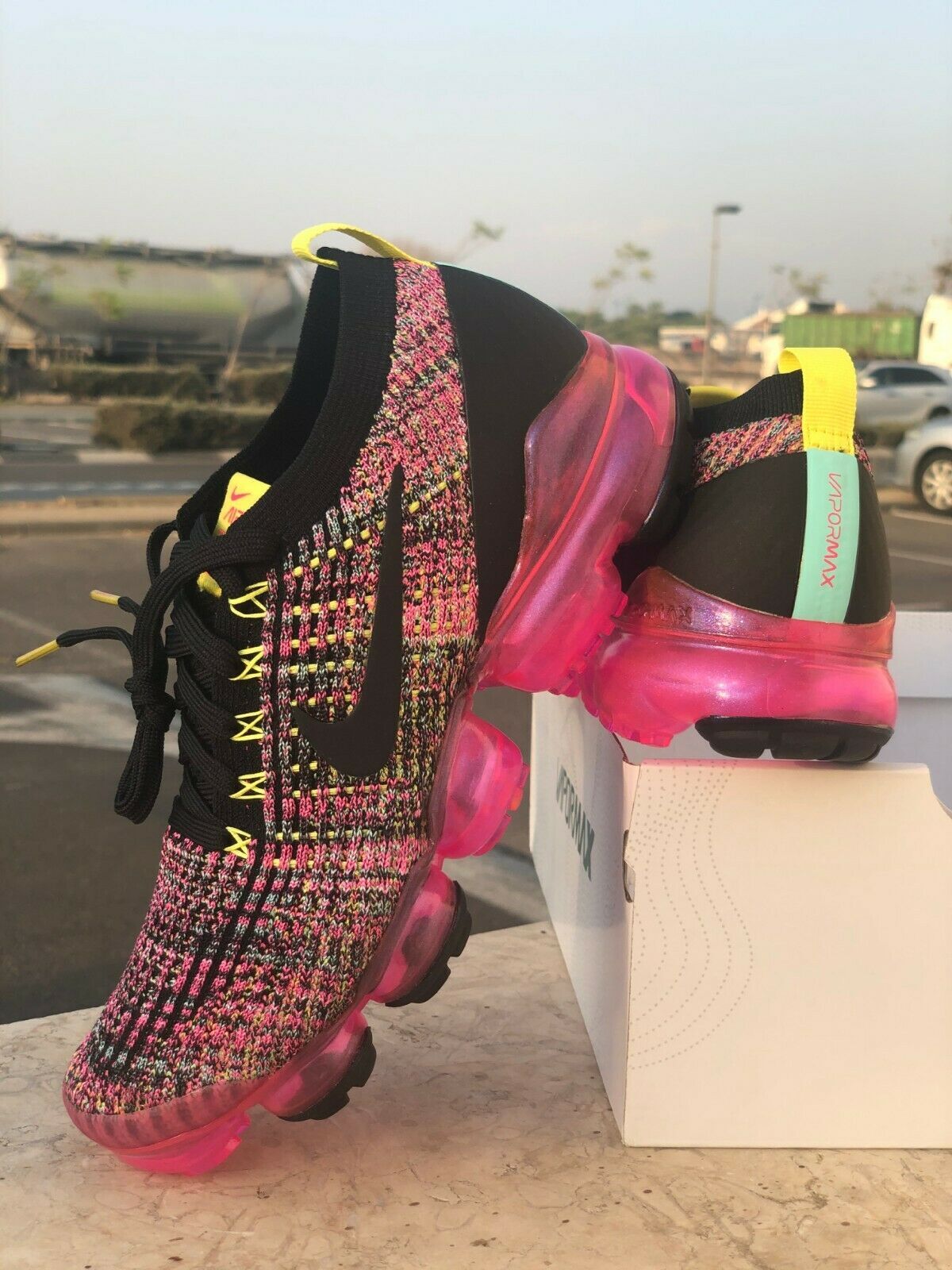black pink vapormax