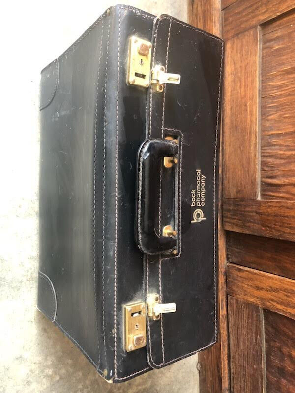 Vintage Knickerbocker Black Leather Salesman Case Tackle Box Vintage Knickerbocker Black Leather Salesman Case Tackle Box