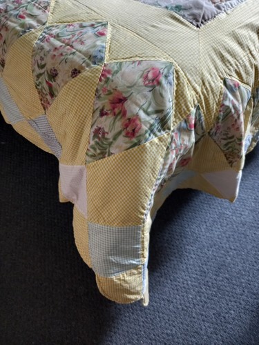 Hand Sewn Patchwork Bed Throw Spread Cover 104x75 In Cottage Core Floral 8x5 Ft - Picture 2 of 11
