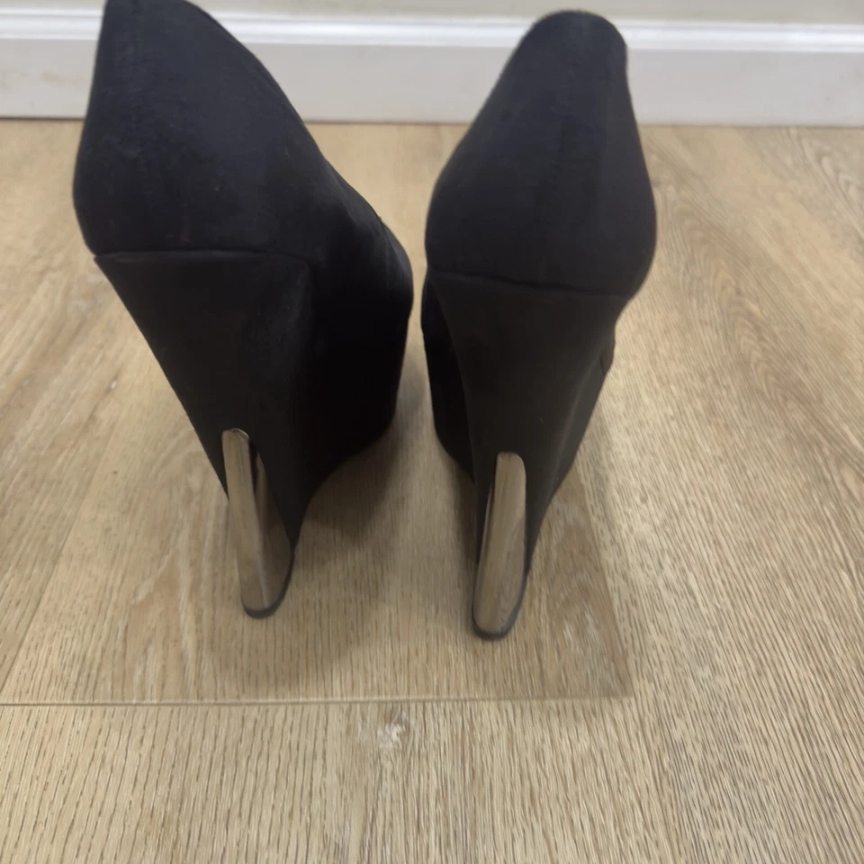 Wild пара на танкетке женский размер 8,5 черный искусственной замши золото детали каблуки туфли - Изображение 4 из 4