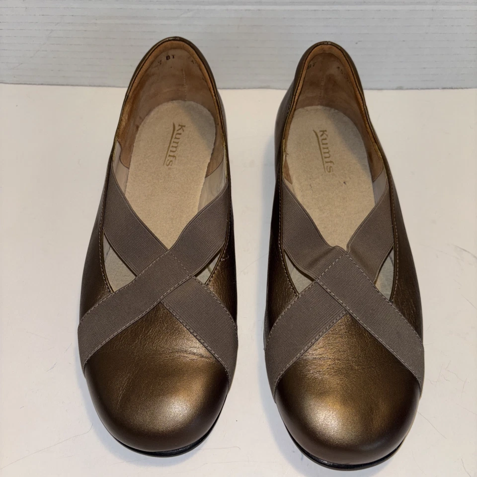 Kumfs Womens 41 US 11 Shoes Slip On Flats Comfort Gold Tone - Image 2 of 4