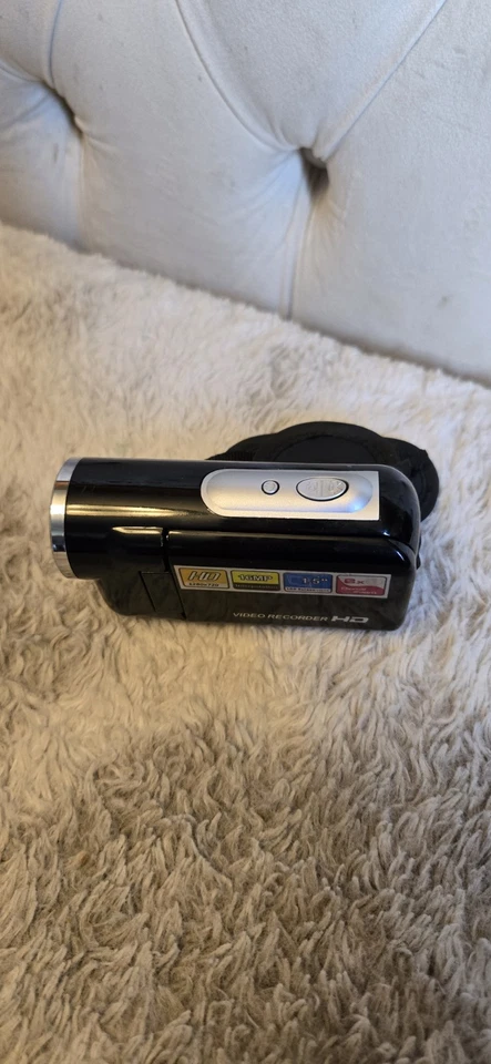 16MP Video Recorder HD 1.5 LCD Screen Color 8x Digital Zoom - Image 2 of 4