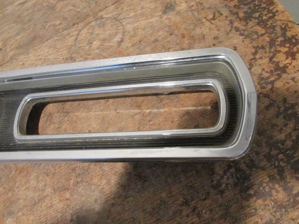 ORIGINAL PASSENGER SIDE CHROME TAILLIGHT BEZEL FOR 1966 PONTIAC CATALINA Foto 4 de 4