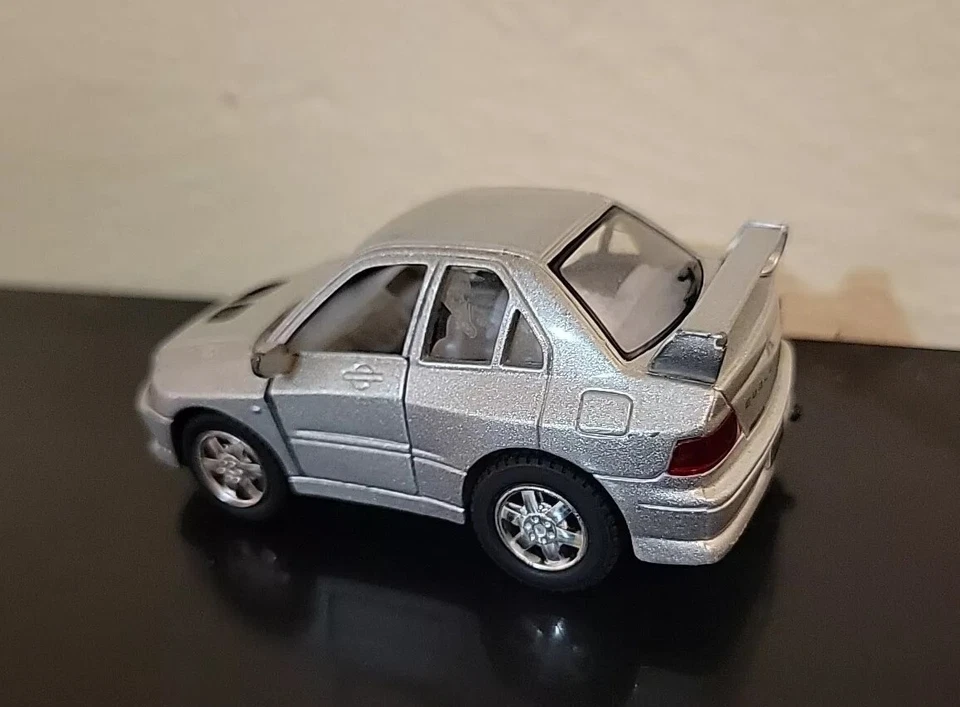 Kinsfun Mitsubishi Evolution VII, vehículo de juguete fundido a presión plateado, ¡acción de retroceso! Foto 2 de 4