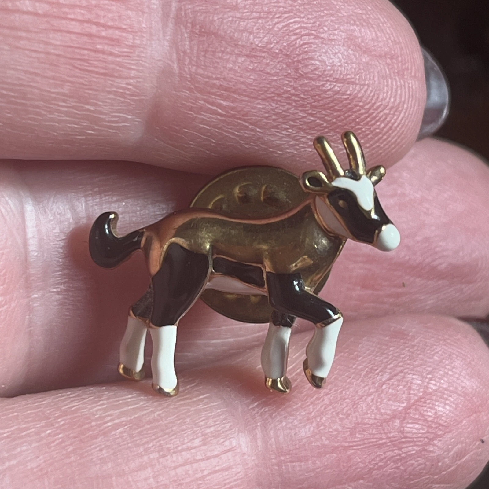 Vintage Retro Gold Tone Black Cream Enamel Goat lapel brooch pin