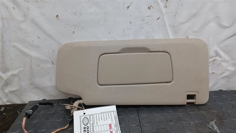 Passenger Right Sun Visor Illuminated Fits 18 ENCLAVE 2375025 - Image 2 of 4