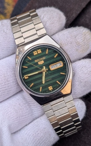 Vintage Seiko 5 Automatic Stainless Men Wristwatch made in Japan