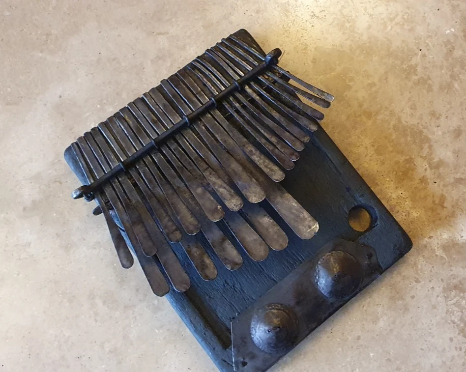 INSTRUMENTO MUSICAL MBIRA KALIMBA Foto 3 de 4