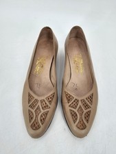 Vintage SALVATORE FERRAGAMO Taupe Brown Leather Low Heel Court Shoes US 7.5 B