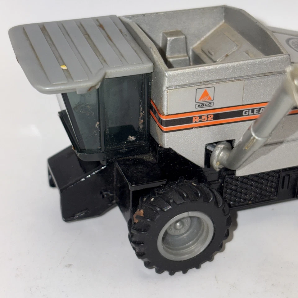 ERTL 1/64 Gleaner AGCO R-52 Combine RARE 1993 70th Anniversary Silver Farm Equip - Image 2 of 4