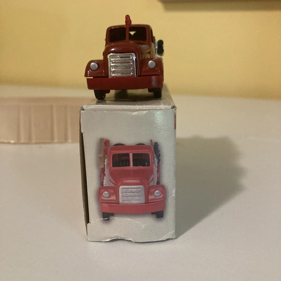 1954 Ahrens-Fox пожарная машина The Reader's Digest 1999 масштаб 1:64 - Изображение 4 из 4