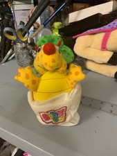 Peluche Baby D's Triceratops bebé dinosaurio huevo gritando 8"