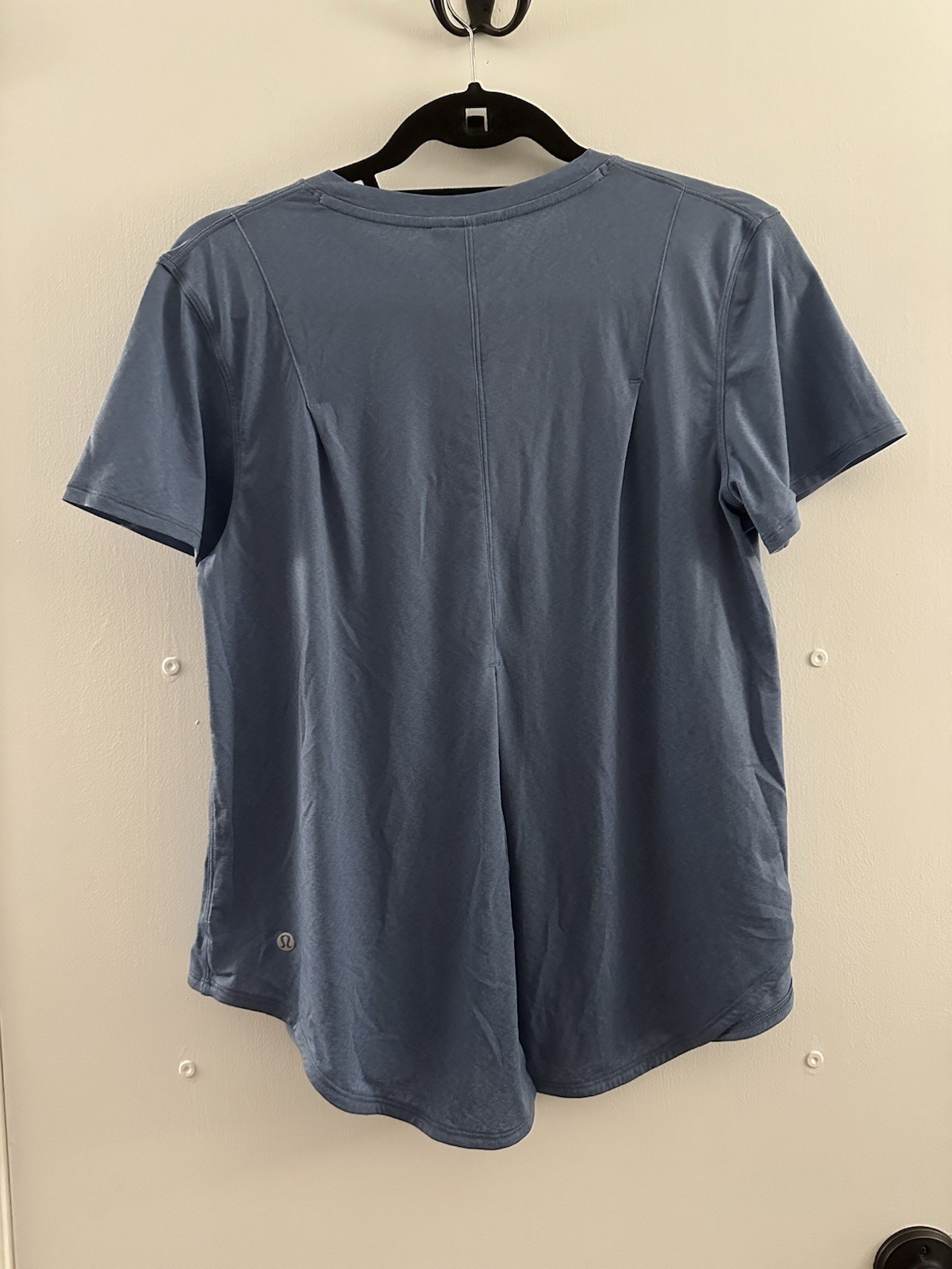 Lululemon Lightweight Split Back Training T Shirt… - image 3