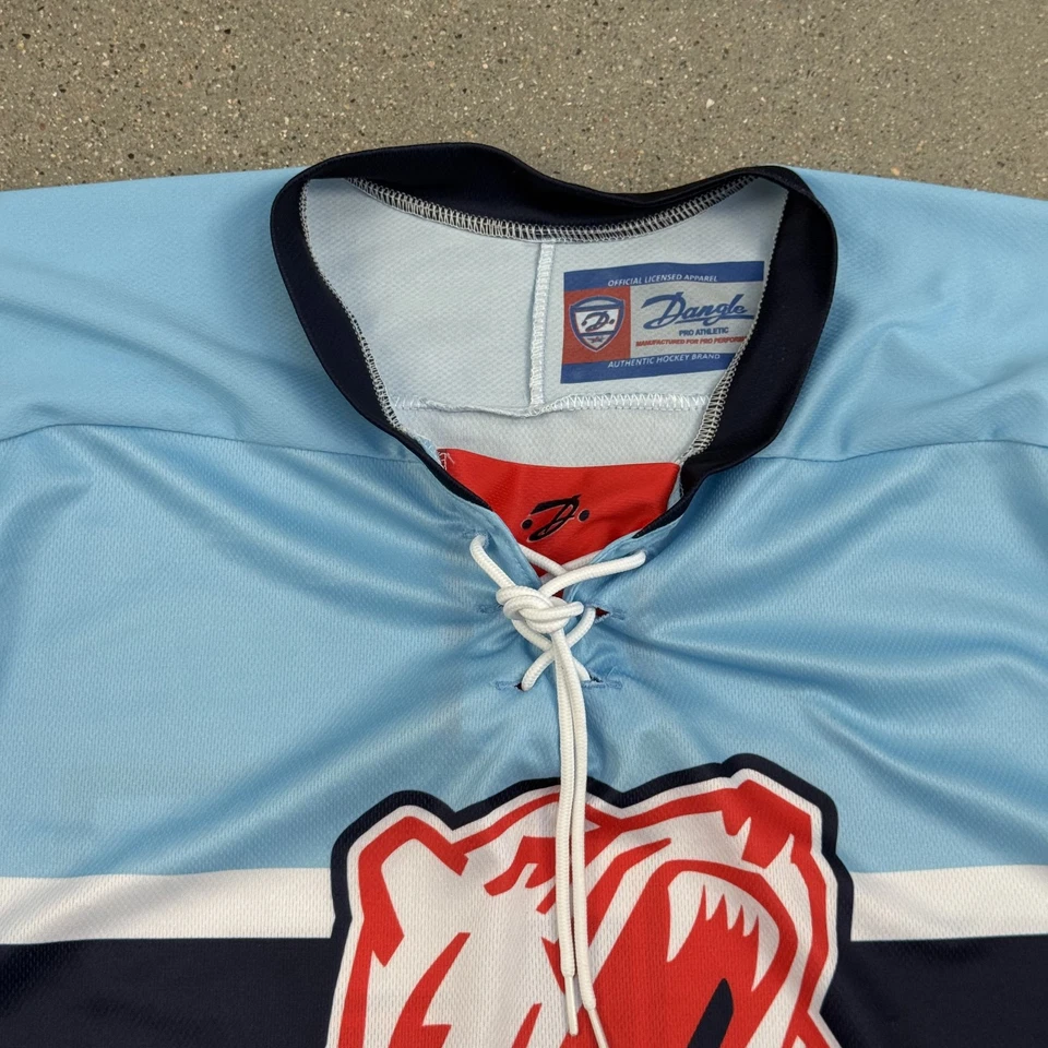 Camiseta deportiva de hockey Anchorage Wolverines para hombre mediana NCAA adulto 47 colgante Foto 2 de 4