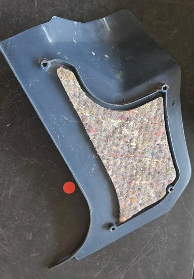 Chevrolet S-10 1986-93 OEM pasajero lado derecho bisagra delantera pilar cubierta de moldura  Foto 2 de 4