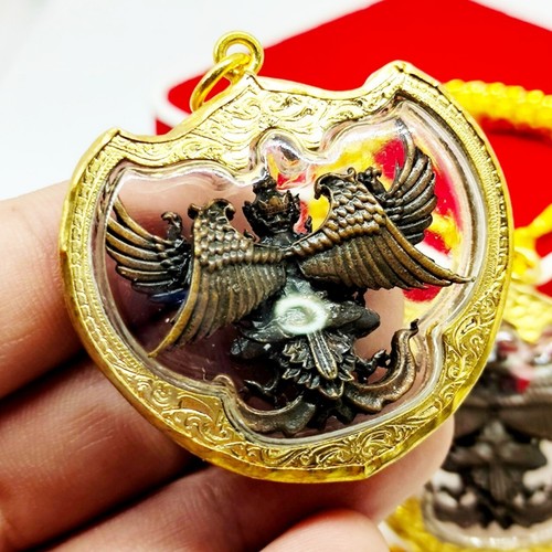 Garuda 4 Brazos Phaya Krut Dios de la Fuerza Potente Amuleto Tailandés Estuche de Micrones Dorado - Imagen 4 de 6