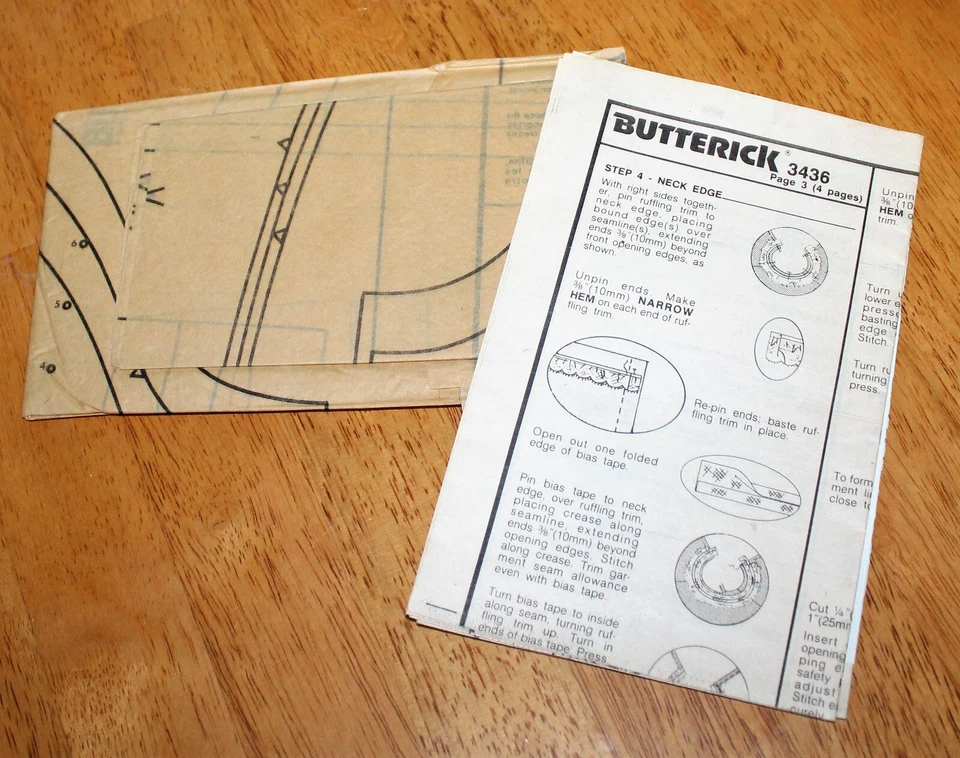 Simplicity - PATTERN #9954 HOLIDAY TREE CROCHET TOPPER, SKIRT,ORNAMENTS - Image 3 of 3