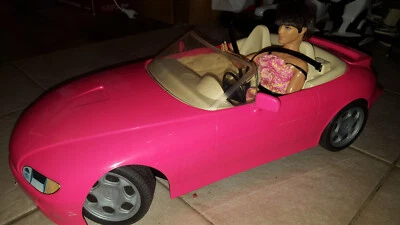 Rarität Mattel 1996 - Sportwagen Ferrari - Barbie & Ken - pink und Ken im Kleid - Bild 1 von 4
