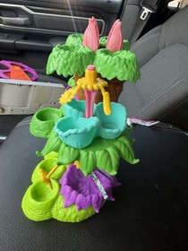 Hatchimals Hatchery Nursery Playset by Spin Master Picture Show What&rsquo;s Included