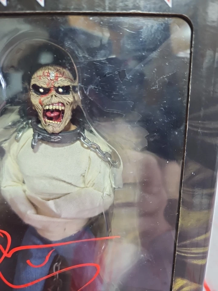 Figura NECA de Iron Maiden firmada por Bruce Dickinson años 40 con certificado de autenticidad Foto 3 de 4