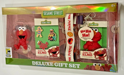 SDCC 2026 Elmo Monogram Tickle Me Elmo Deluxe Gift Set 3D Foam Keychain Pin
