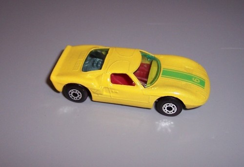 “MATCHBOX” SUPERFAST SF-41 FORD GT *MADE IN HUNGARY* YELLOW w/ GREEN STRIPE - Imagen 3 de 6