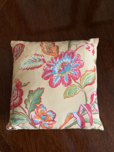 GP&J Baker fabric cushion, filled with feathers and down and a zipper closure. - Foto 1 di 2