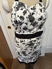Apron black-and-white pockets ruffle Trim see photo for spot