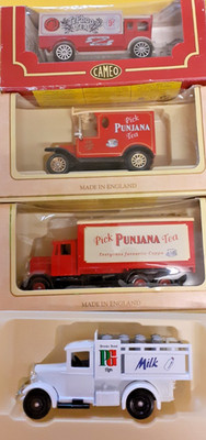 Schönes Vintage-Set mit 3 Lledo-Modellen + 1 Corgi-Modell - The Tea Collection Boxed