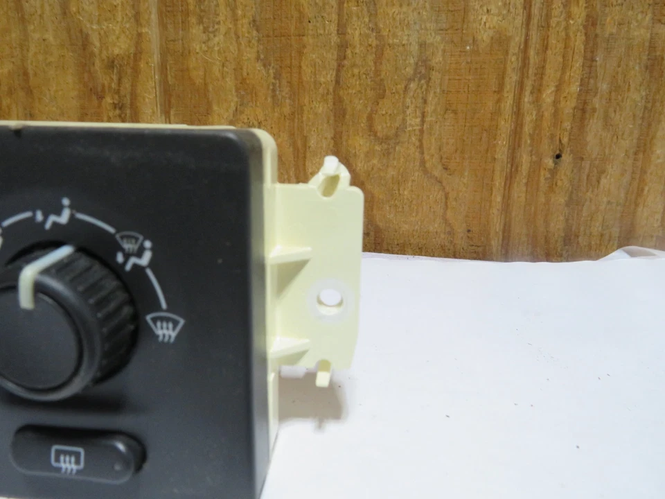 2003 GMC SIERRA CHEVY SILVERADO HEATER AC CLIMATE CONTROL SWITCH - Image 4 of 4