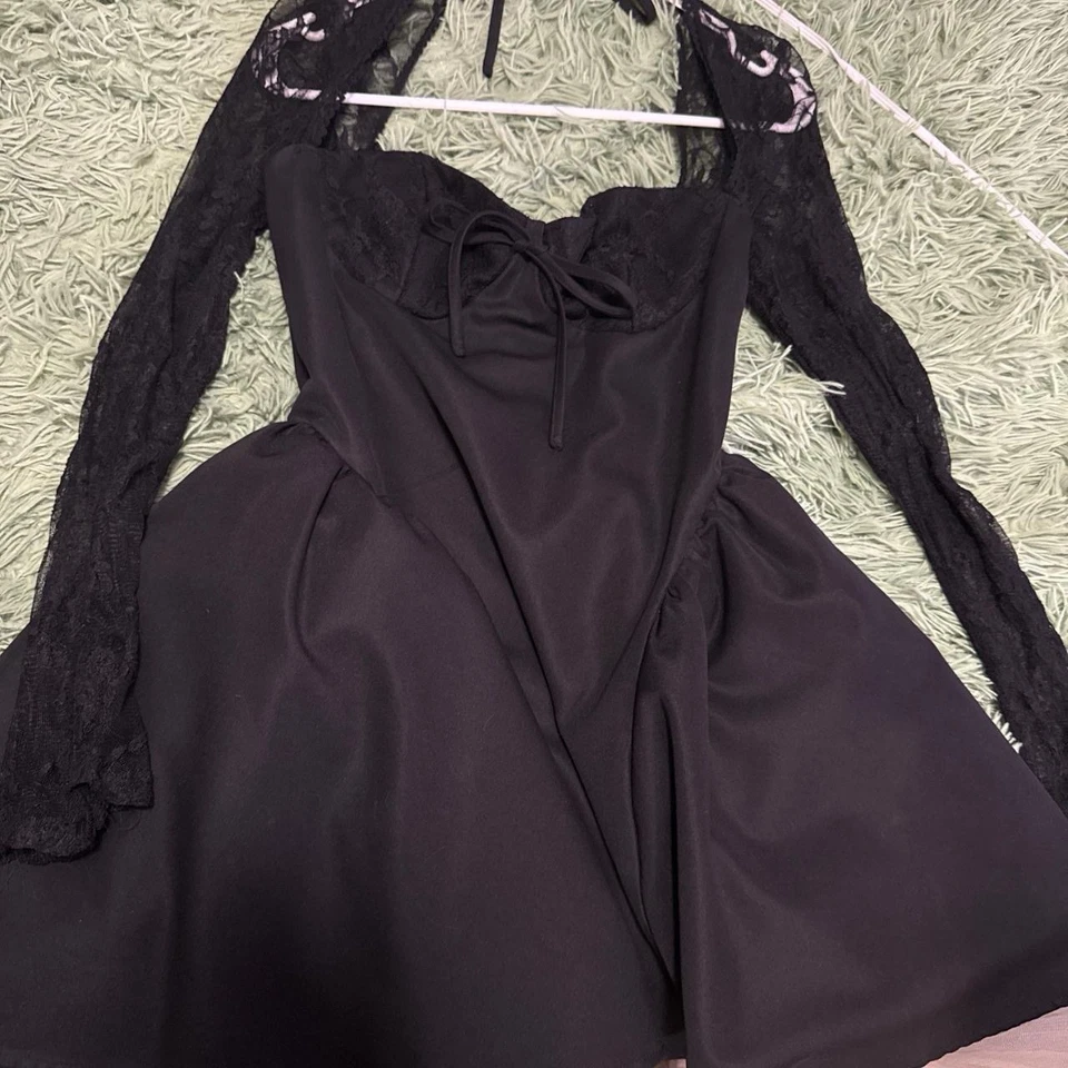 Mujer Negro Elegante, Vestido de Noche, Corto, Encaje Manga Larga, Escote Corazón Foto 4 de 4