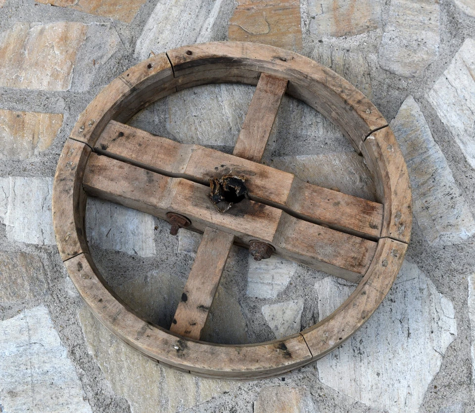 LOT DE 4 ANCIENNES ROUES EN BOIS / POULIES D'ENTRAINEMENT A COURROIE - Photo 3/4