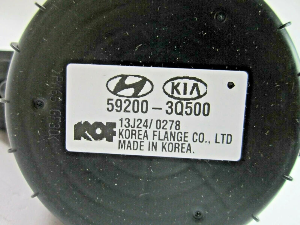 GENUINE! VACUUM PUMP FOR 2009-2014 HYUNDAI & 2011-2015 KIA #59200-3Q500 - Image 2 of 4