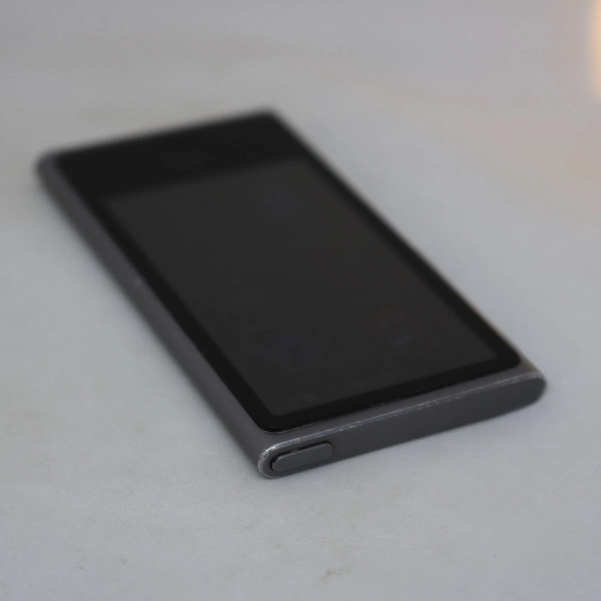 Apple iPod nano 7. Generation Graphit (16GB) MP3 Player / Bluetooth / Händler