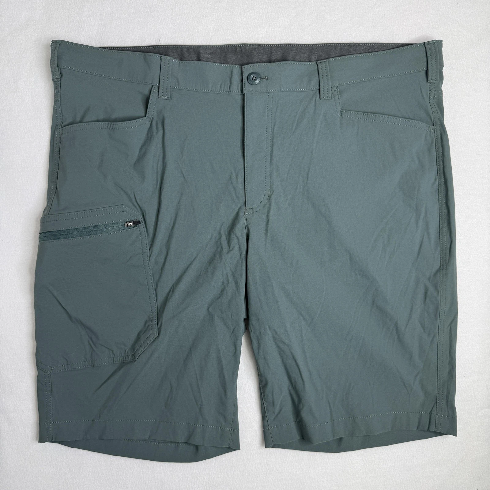 Eddie Bauer Shorts Mens 42 Green Cargo Nylon Stretch Quick Dry Travel Outdoor
