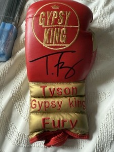 Gant De Boxe Tyson Fury Signé – Avec Certificat D'authenticité Et Photo – Fabriqué UK