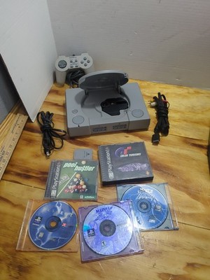 Sony PlayStation PS1 SCPH-5501 Console Bundle With 5 Games. 1 Controller