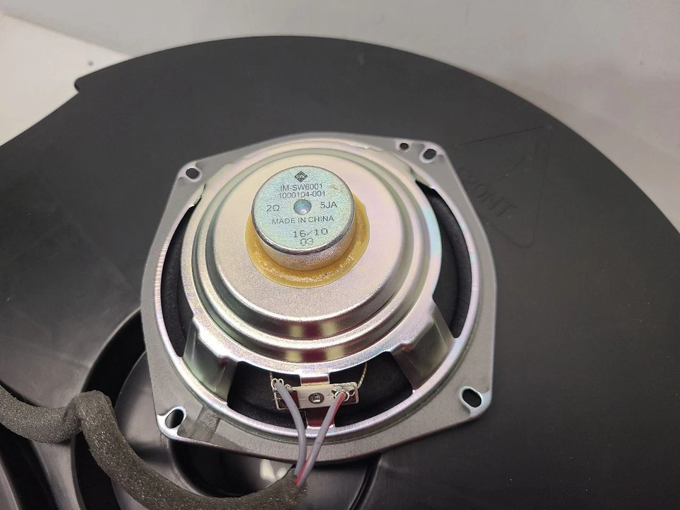 Subwoofer trasero interior Audi Q5 2011 - OEM Foto 4 de 4