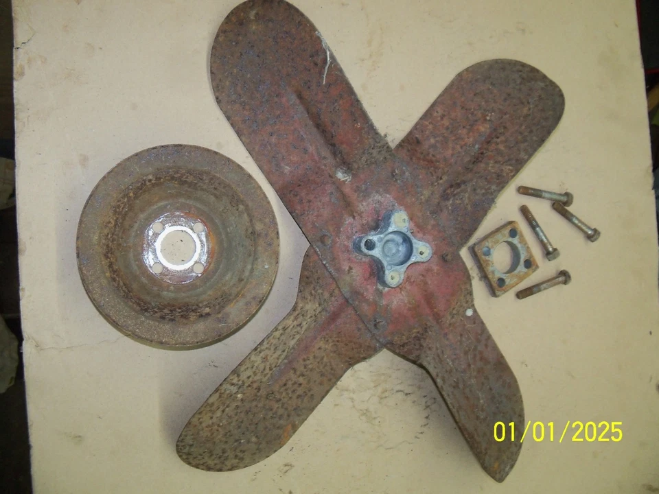OEM 1950s-1960s Willys Jeep Pick-Up 6-226 Radiator Cooling Fan Blade & Hardware Foto 3 de 3
