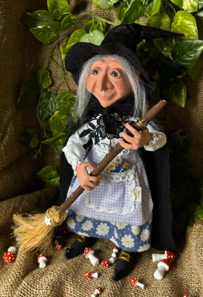 Muñeca fantasía mística bruja Aurora Foto 2 de 4