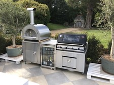 Cucina esterna, forno per pizza, barbecue, frigorifero, mobili da giardino