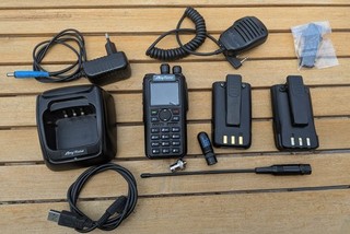 AnyTone AT D878UV Dualband DMR/FM Funkgerät mit Bluetooth und Zubehör
