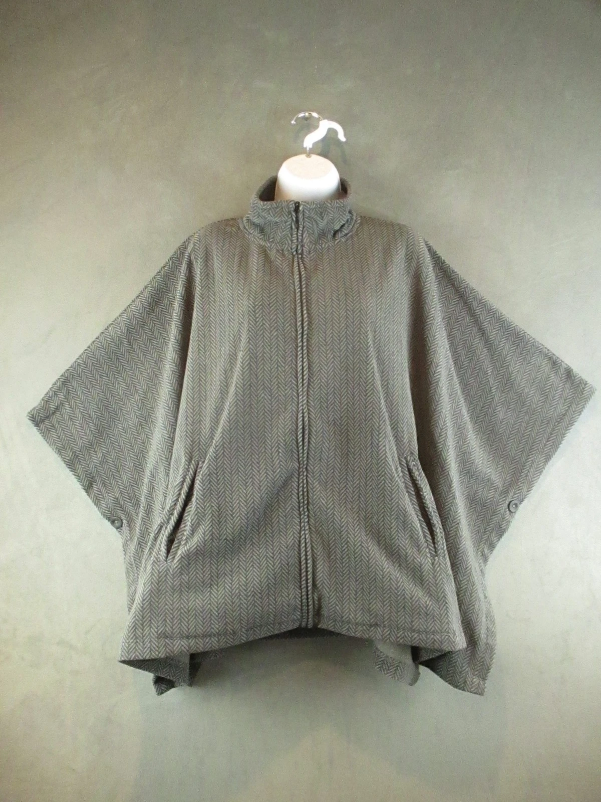 LL Bean Poncho Cape Womens Large Gray Herringbone Full Zip Pockets Button Sides