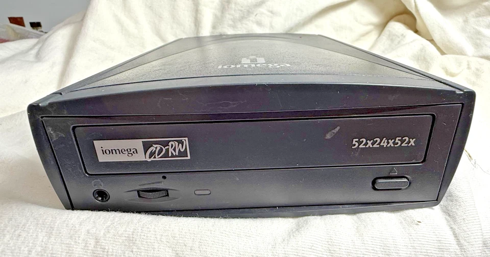 Iomega CD/RW DVD-ROM Ext. Disk Drive; incl. power cord & connection cord; runs - Image 2 of 4