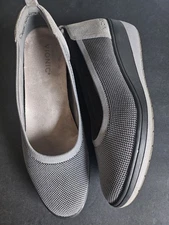 VIONIC-COMFORT WEDGE SHOES SZ. 11