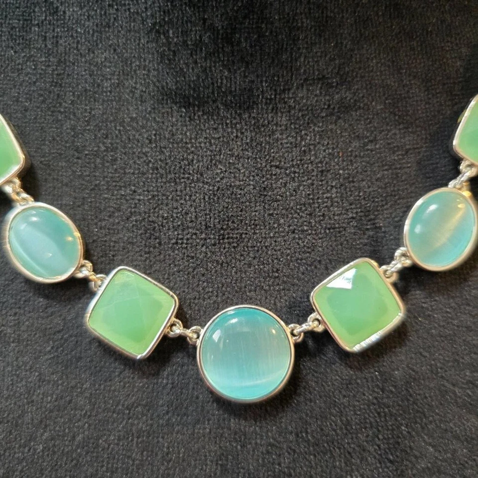 Collar con cuentas de cristal verde Liz Claiborne para mujer joyería con broche de langosta Foto 2 de 4