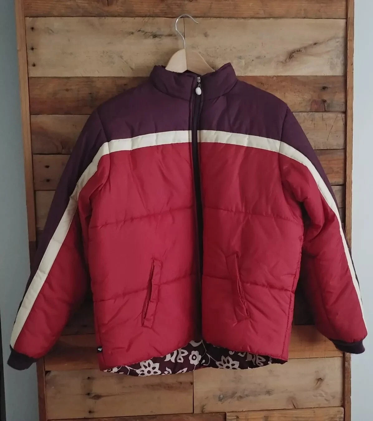 VTG 90s Roxy Quiksilver Puffer Snow Ski Jacket Womens L Red Colorblock Retro 70s
Opens in a new wind
