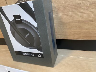 Bose Noise Cancelling Wireless Headphones 700 Bluetooth Black with