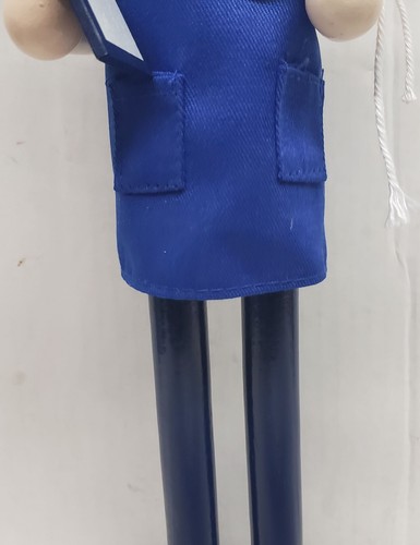 Cascanueces Navidad Madera, 16", ENFERMERA BLANCA EN UNIFORME AZUL, Ashland - Imagen 9 de 14