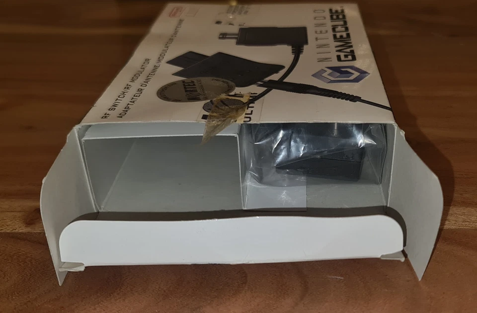 Original NINTENDO GAMECUBE RF SWITCH/RF MODULATOR Boxed NEW - Image 4 of 4